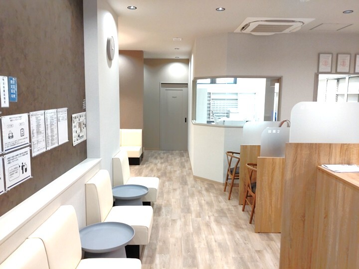 ステラ薬局 上杉店　待合室